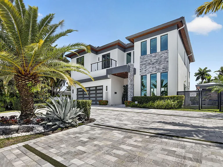 334 Isle Of Capri Dr — Photo 2