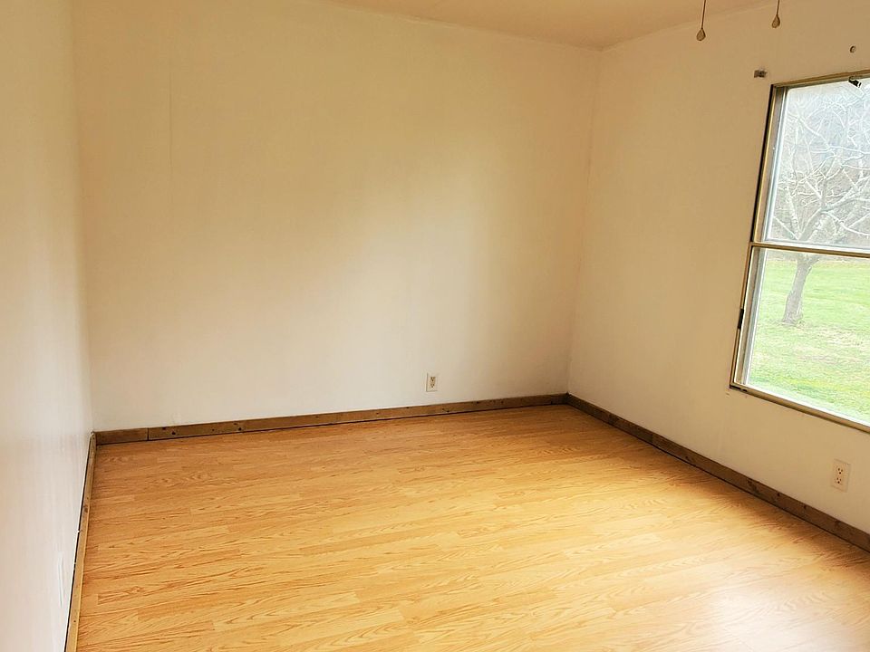 2nd image of 870 Riverside Rd