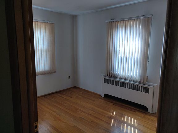 3rd image of 34 W Park St