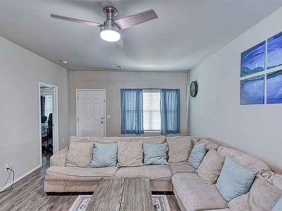 4th image of 311 Waterside Dr