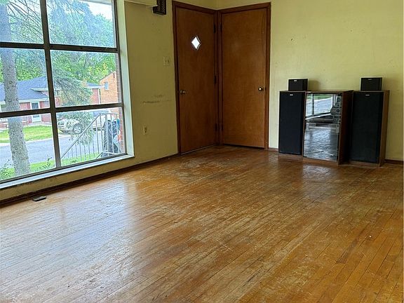 4th image of 1725 Norsen Dr