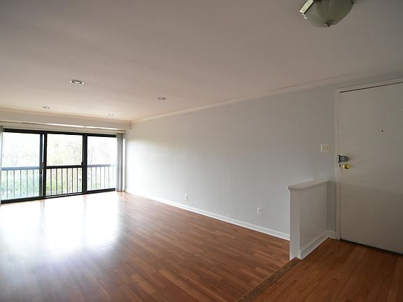 Living room/foyer