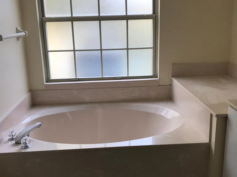 GARDEN TUB