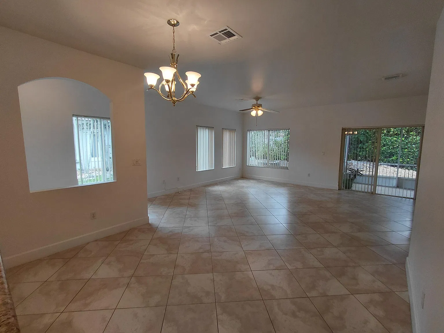 3 bed, 2.0 bath, 1495 sqft, $3,200 — Photo 3