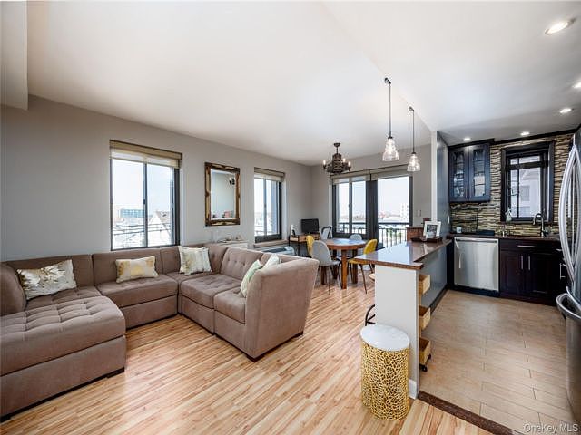 1st image of 100 W Broadway APT 4S