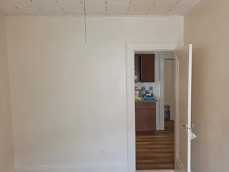 Catalpa Ave — Photo 6