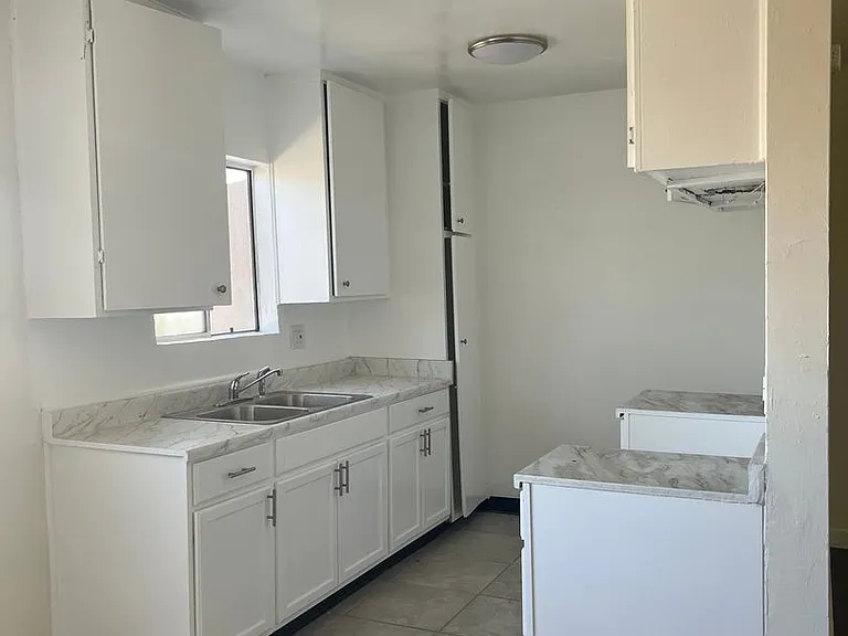 8919-8931 8941 #&-8955 — Photo 15