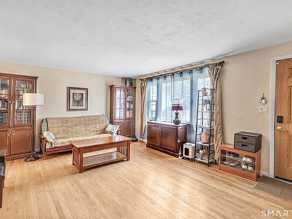 4th image of 102 Geneva Terrace