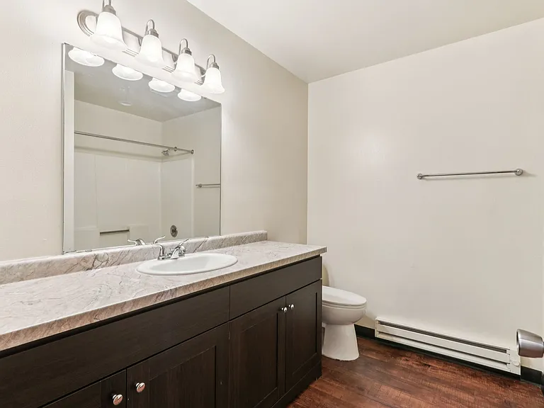 Woodfield Heights Apartments — Photo 36