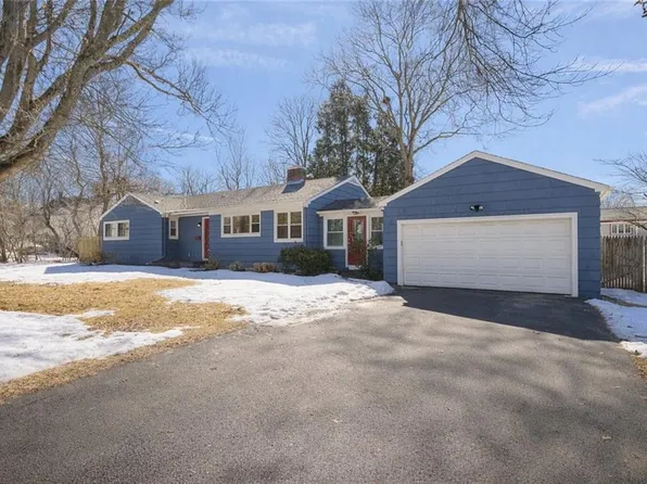 6 Conway Dr, Barrington, RI 02806