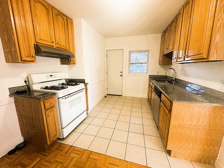 20 Shanley St #1R — Photo 3