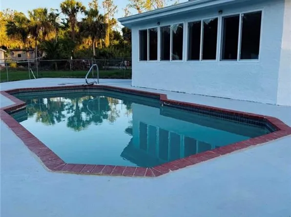 250 10th St NE, Naples, FL 34120