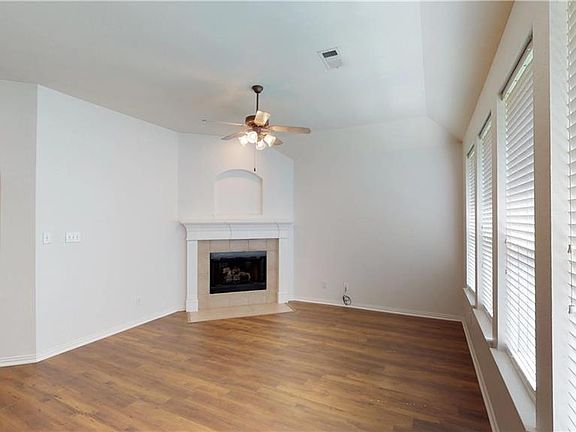 5th image of 3913 Lindale Dr