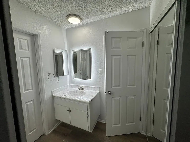 6736 Cleon Ave — Photo 28