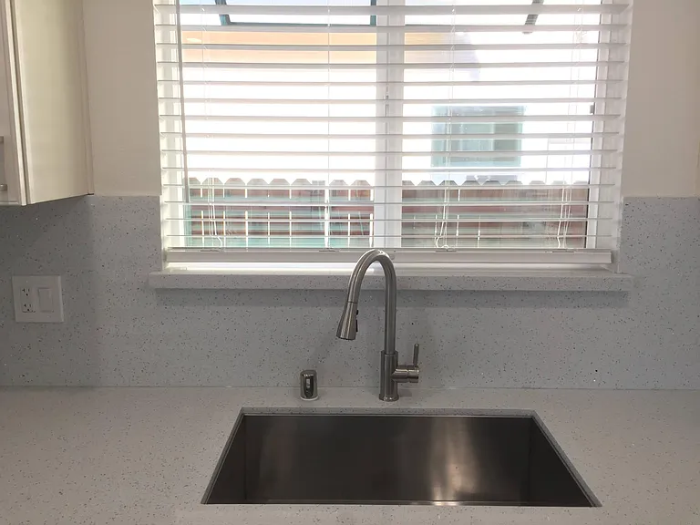 374 Raymond Ave — Photo 4