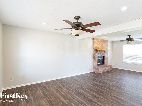3rd image of 18009 Sanibel Cir