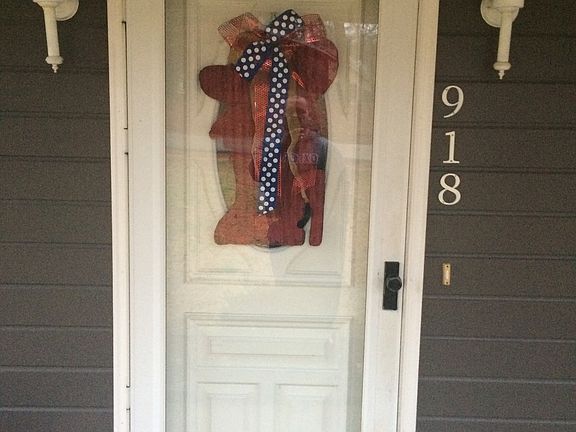 2nd image of 918 Crawford Cir