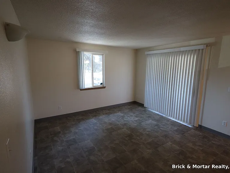 973 E Jefferson St #1-20 — Photo 10