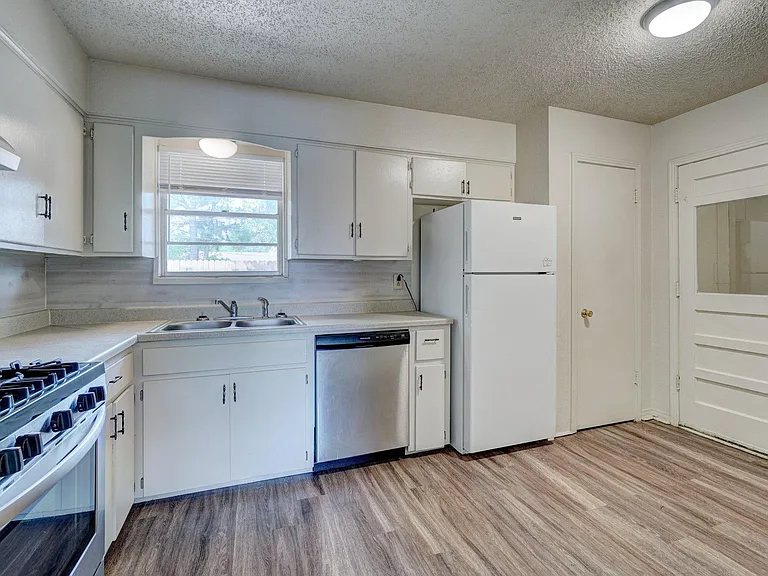 529 N Blackwelder Ave #529 — Photo 5