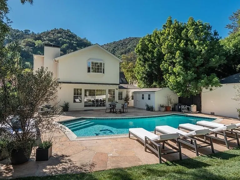 1664 Benedict Canyon Dr — Photo 8