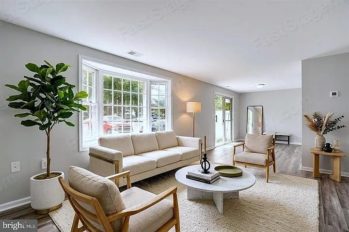 2 bed, 2.5 bath, 1200 sqft, $2,000 — Photo 2