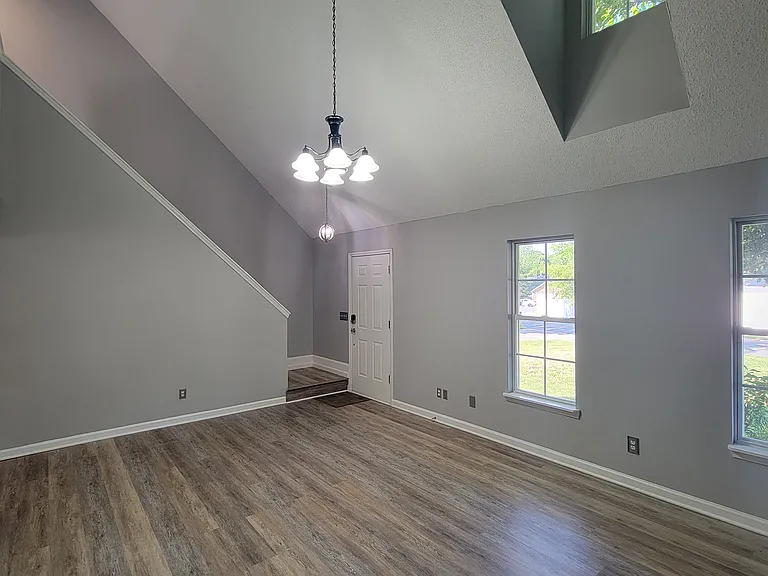 6107 Colchester Ln — Photo 4