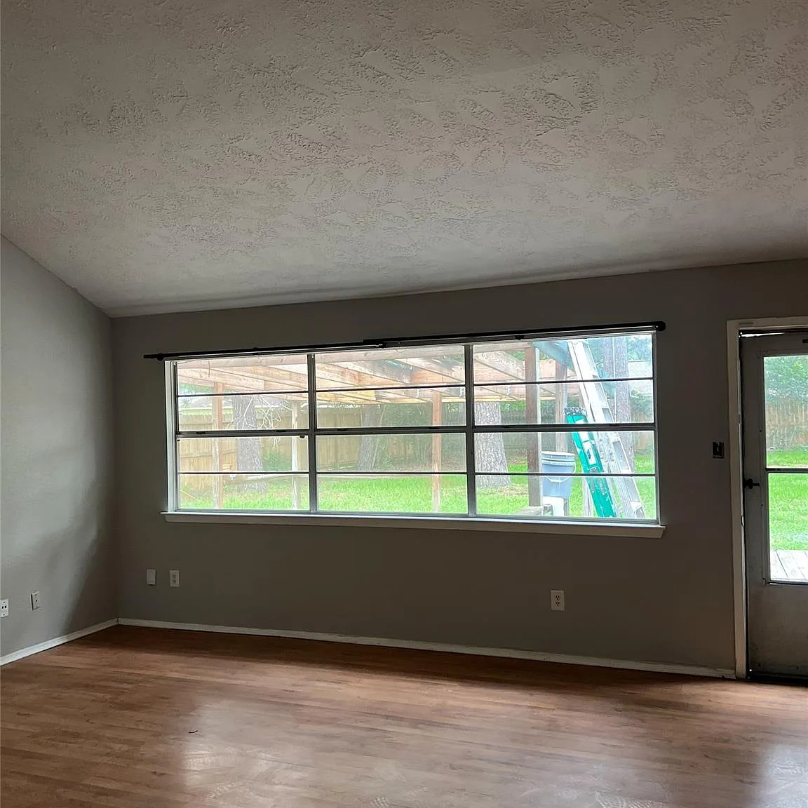 4 bed, 2.0 bath, 1894 sqft, $1,795 — Photo 2