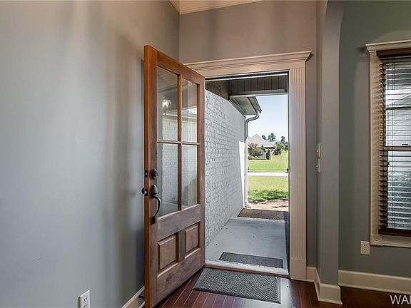 3rd image of 5805 Summit Dr