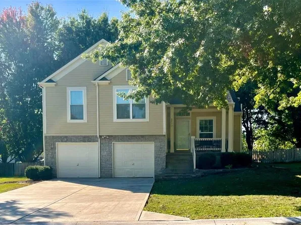 2517 SE Kimbrough Ln, Lees Summit, MO 64063