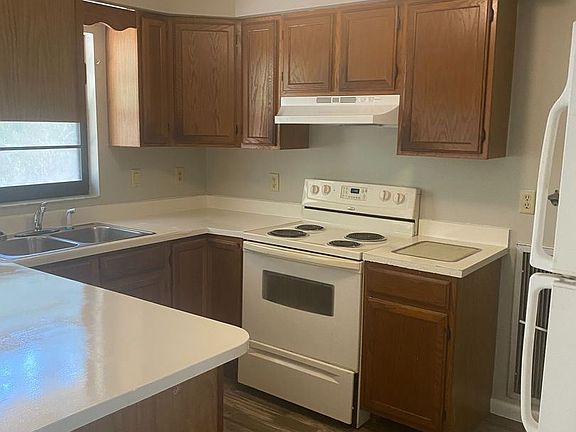 3rd image of 1155 Laurel Dr