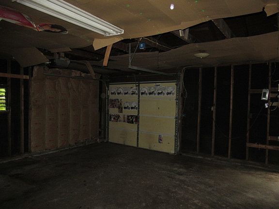 5th image of 302 N Schluter St