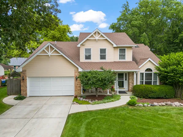 2002 Middleton Dr, Wheaton, IL 60189