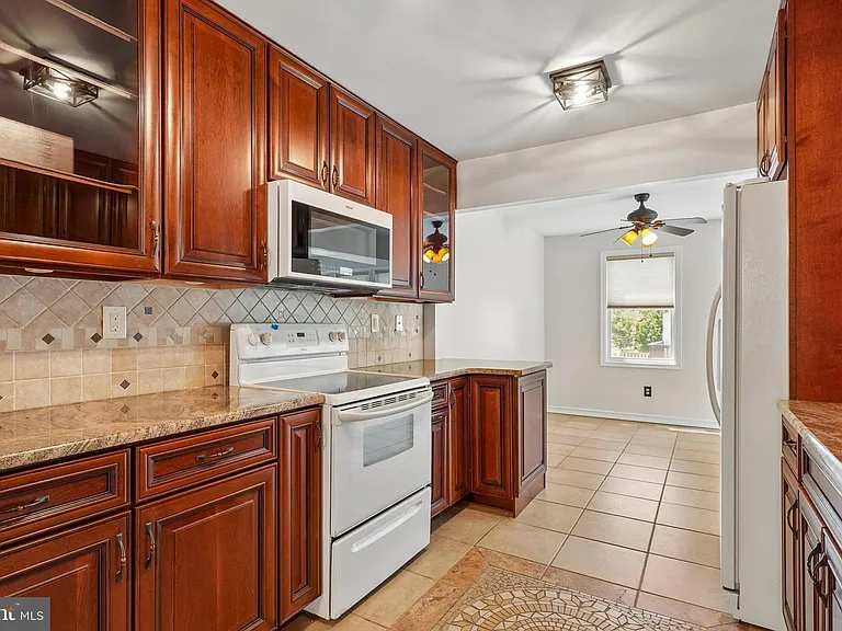 2313 Westport Ln — Photo 6