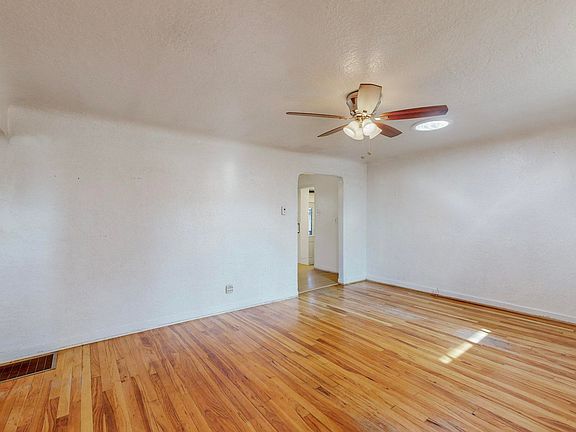 4th image of 5015 El Paseo Dr NW