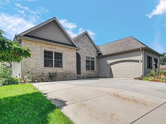 2nd image of 53395 Winterberry Ct