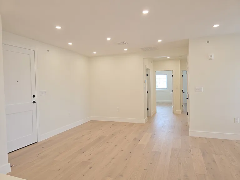 442 Main St #5 — Photo 18