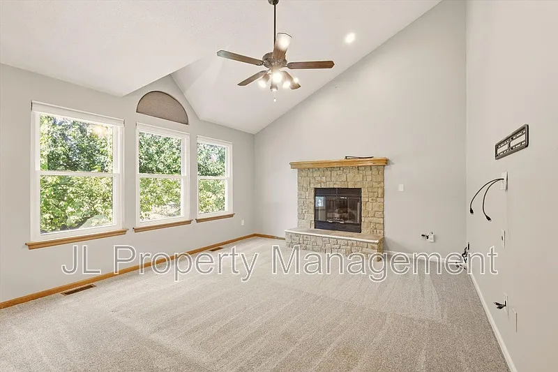 4 bed, 3.0 bath, 2188 sqft, $2,650 — Photo 2
