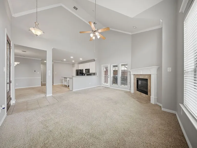 2140 Walnut Square Dr — Photo 1