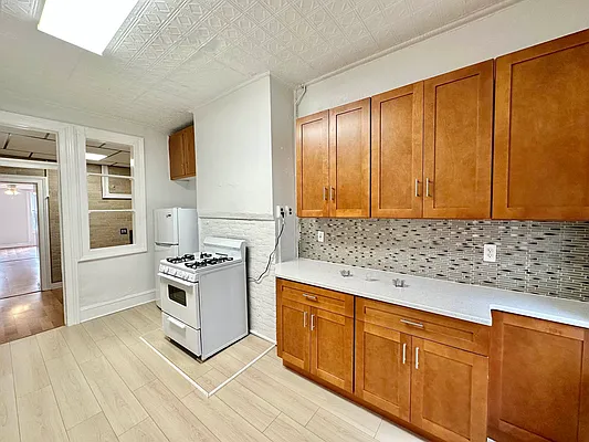 Rented by Capri Jet Realty Corp | media 7