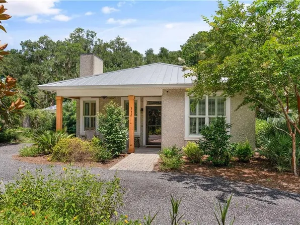 312 2nd St E, Darien, GA 31305