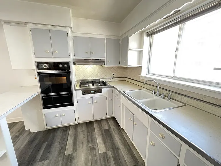 9437 Burlington Ave #3 — Photo 5