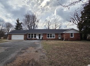 6421 Benton Rd, Paducah, KY 42003