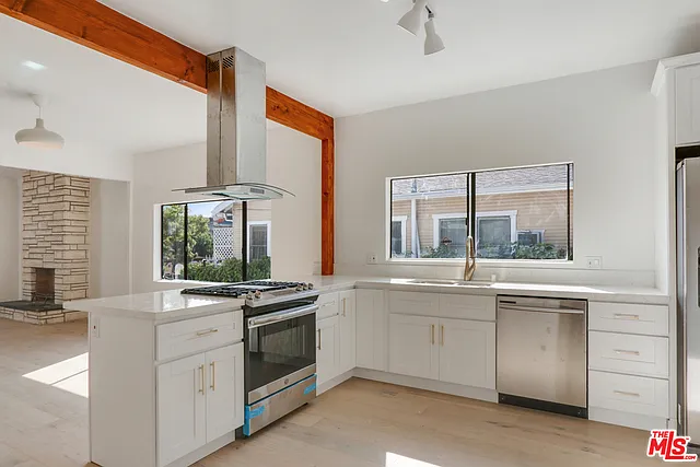 3 bed, 1350 sqft, $3,395 — Photo 4