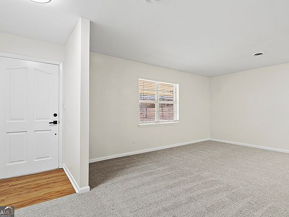 4th image of 119 Colonial Rd