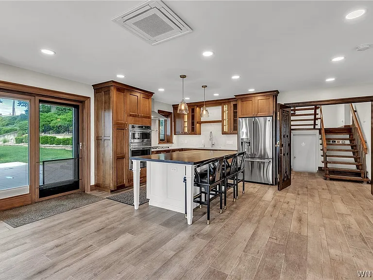 2039 E River Rd — Photo 8