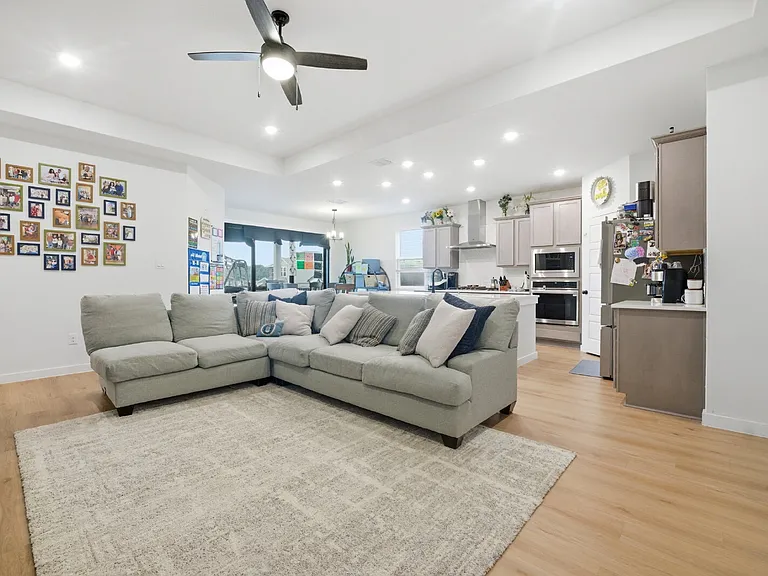 15592 Jake Xing — Photo 2