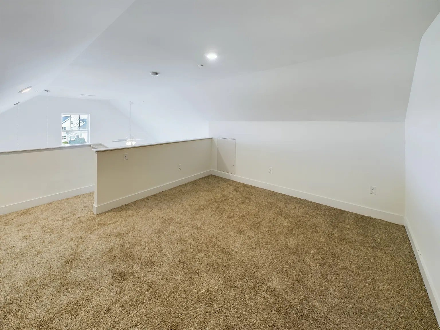 575 Quinn Ln — Photo 3