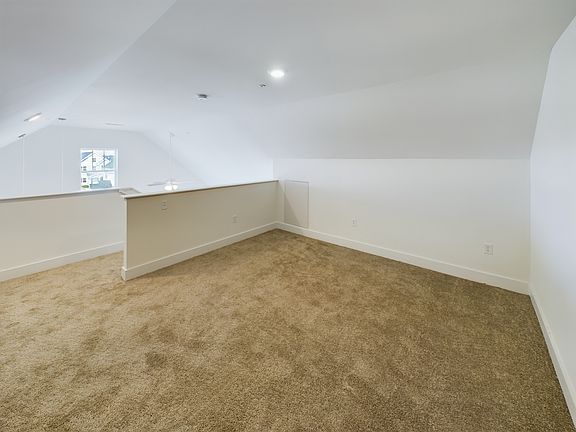 3rd image of 670 Victory Ln #10-202