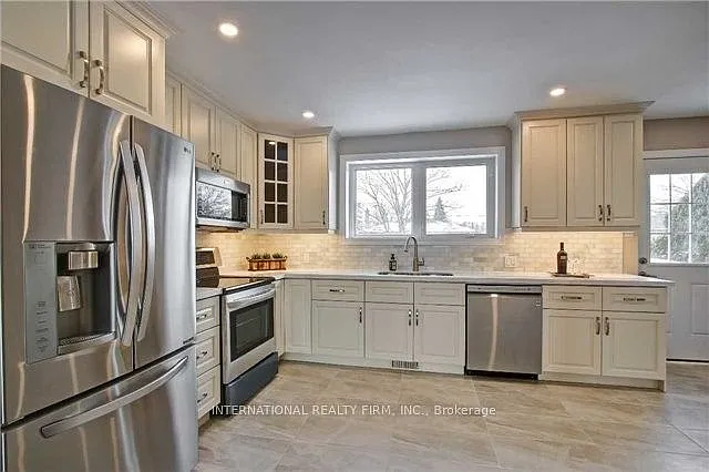Building Photo - 21 Cartier Cres #MAIN