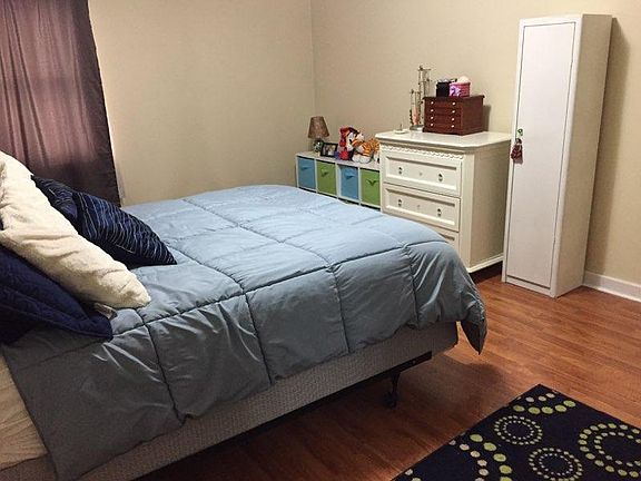 Large bedroom #1